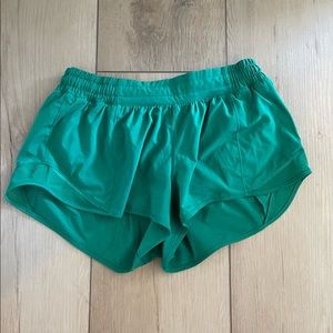 Lululemon Hotty Hot 2.5 inseam shorts